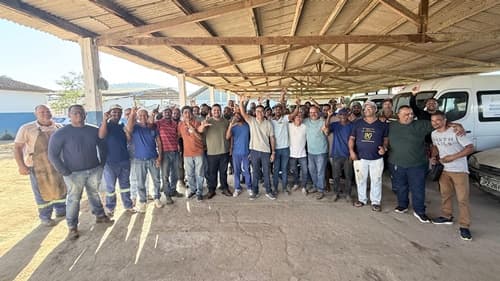 Ibirataia: Prefeito Sandro Futuca visita Garagem Municipal e dialoga com servidores sobre demandas do setor