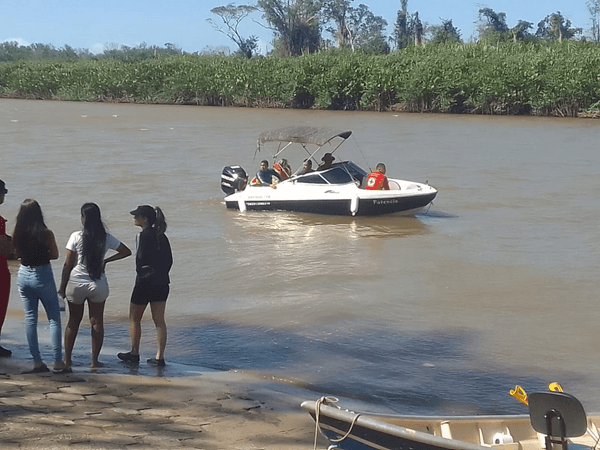 Homem salva família e morre afogado após barco virar em rio no extremo sul da Bahia