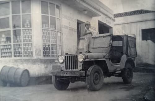 Ibirataia: Memórias Fotográficas: O famoso Jeep do Sr. Camil Chequer