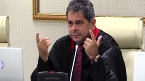 “Cabeça de juiz, dianteira de padre e traseira de burro não são confiáveis”, dispara procurador