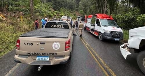 Acidente entre ambulância e caçamba deixa feridos na BA-650 entre Ipiaú e Ibirataia