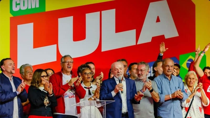Lula afirma que “o povo gosta” de vê-lo no segundo turno após resultado das eleições