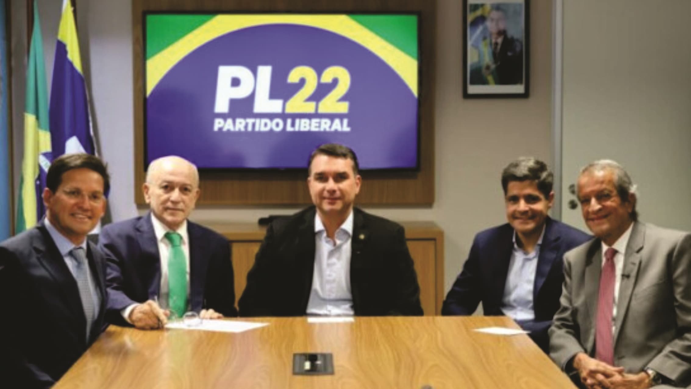 ACM Neto anuncia apoio a Flávio Bolsonaro e deve participar de campanha na Bahia