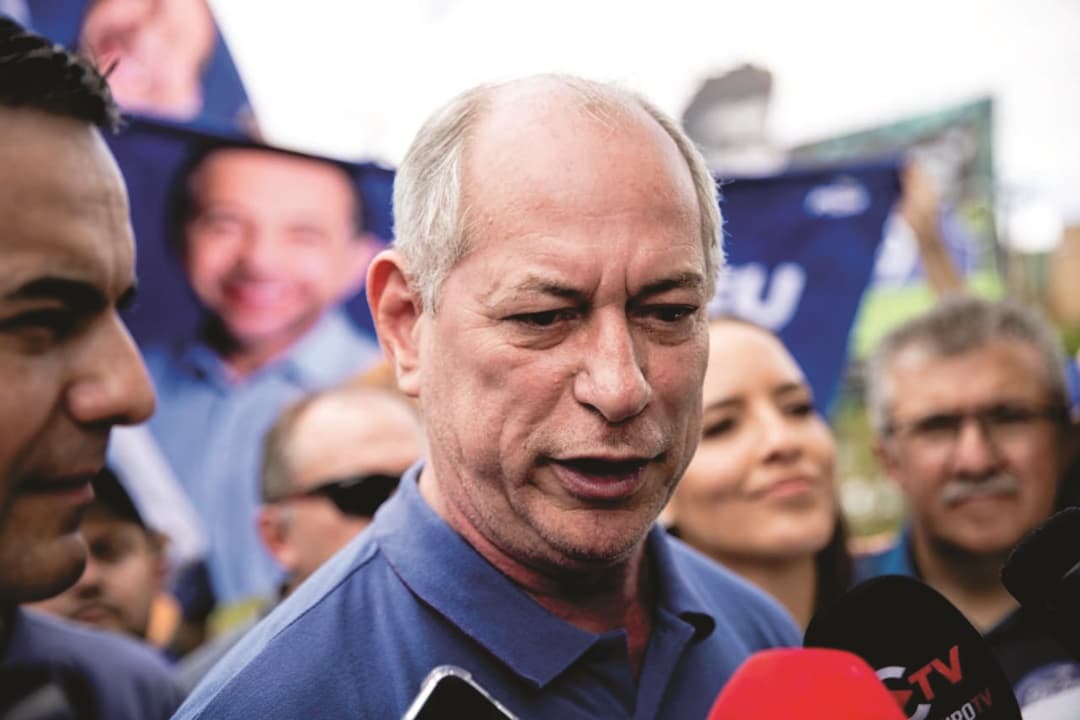 PL articula apoio de Ciro Gomes a Flávio Bolsonaro no segundo turno das eleições presidenciais