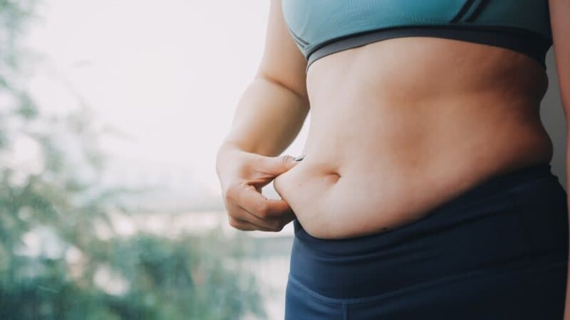 Emagrecer e continuar com barriga pode estar ligado à composição corporal, explica médico