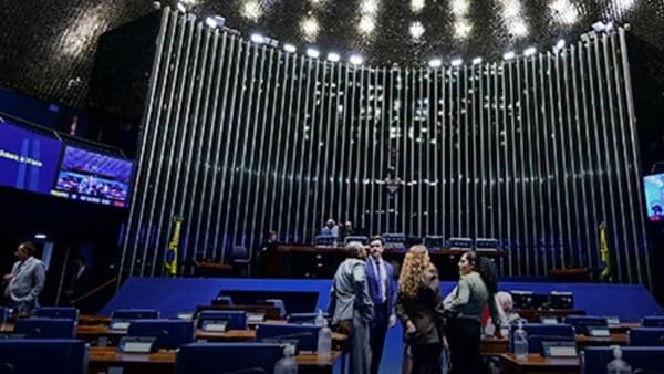 Fim da escala 6x1: Senado deve votar proposta na próxima quarta-feira (15)