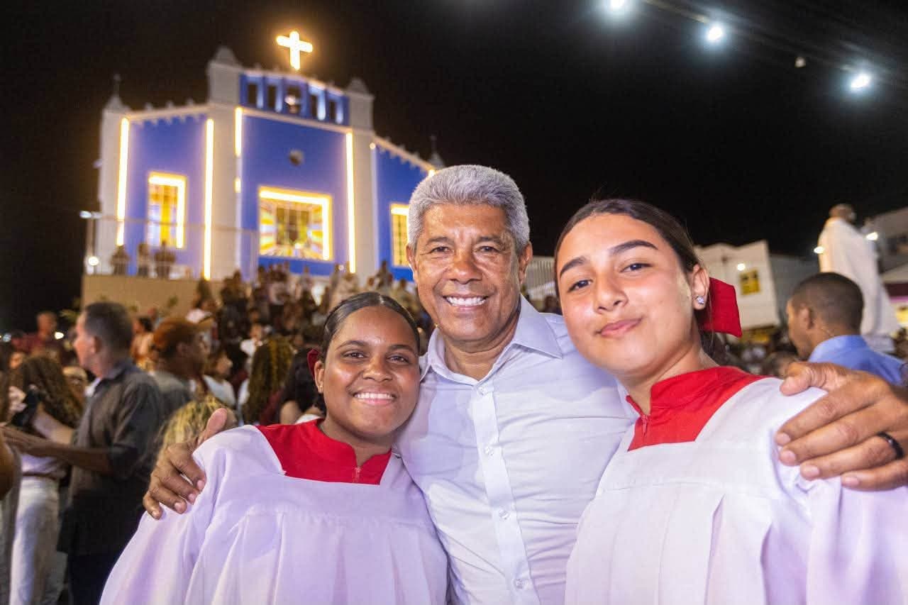Governador Jerônimo Rodrigues participa de procissão de Nossa Senhora do Perpétuo Socorro em Jequié