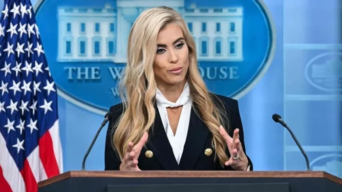 Trump demite secretária de imprensa da Casa Branca após cinco dias no cargo