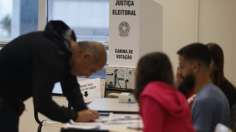 TSE pode notificar eleitores sobre mudança de local de votação por WhatsApp e SMS