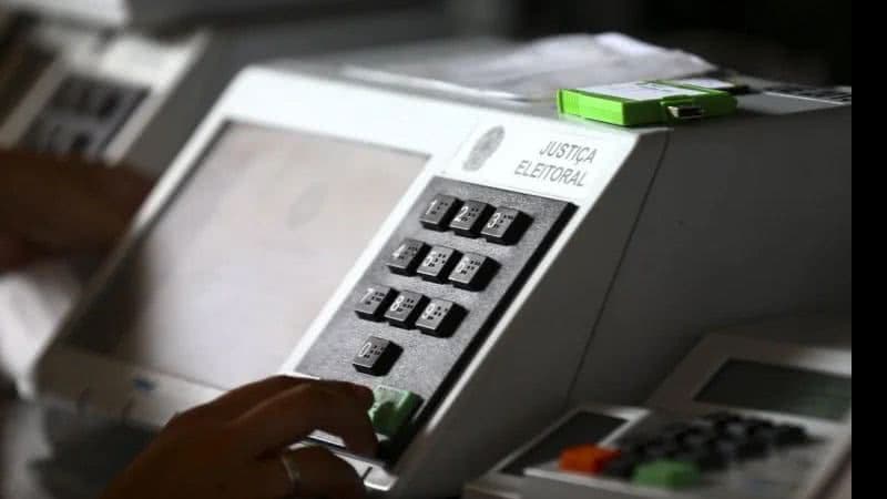 TSE interrompe apuração dos votos após decisão de Zanin que prorrogou horário de votação