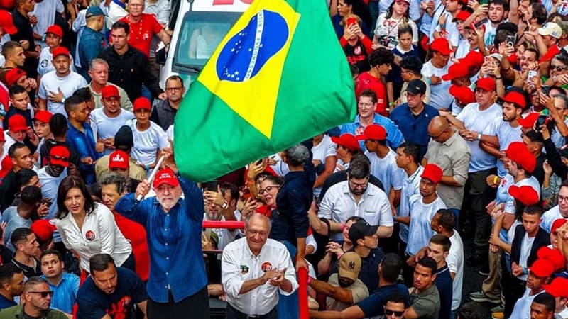 Lula é reeleito presidente do Brasil em disputa acirrada no segundo turno
