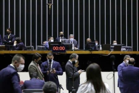 Câmara aprova em 2º turno PEC que retoma coligações para eleições proporcionais