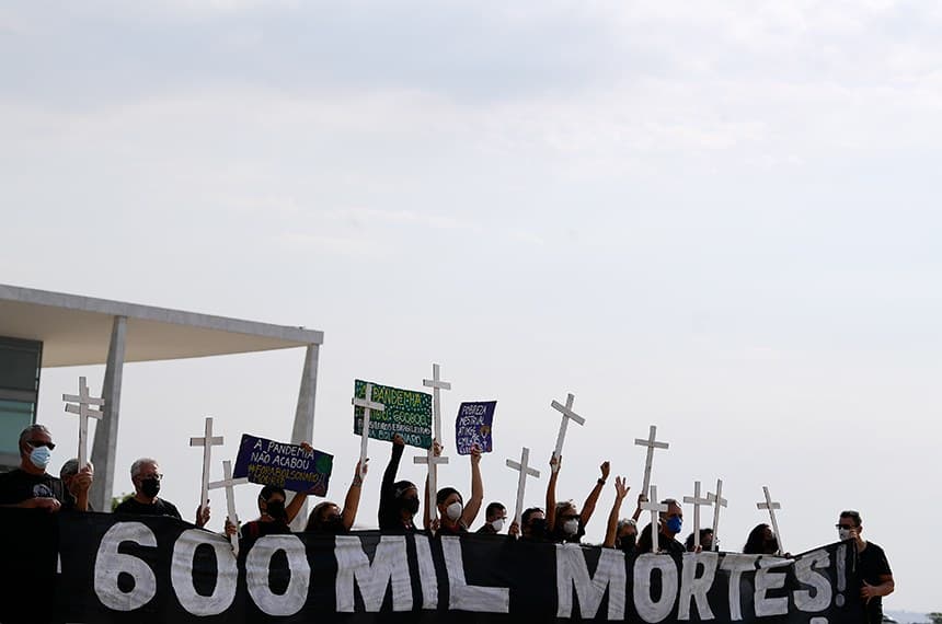 Senadores lamentam a marca de 600 mil mortes por covid-19 Fonte: Agência Senado