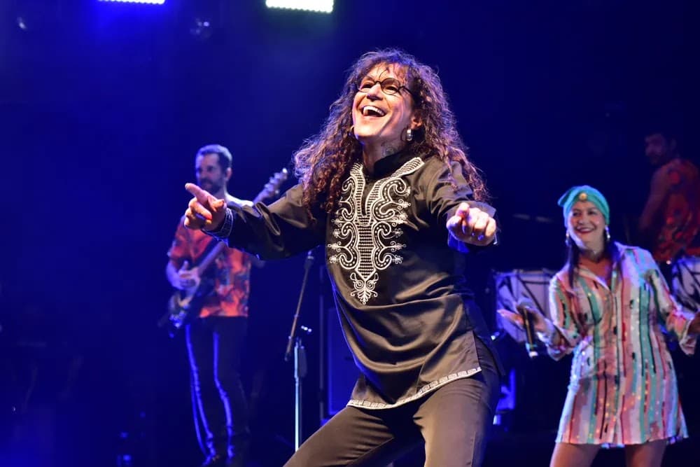 Música de 36 anos de Luiz Caldas viraliza e cantor comemora