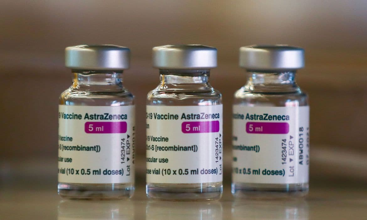 Saúde assina contrato de transferência de tecnologia da AstraZeneca
