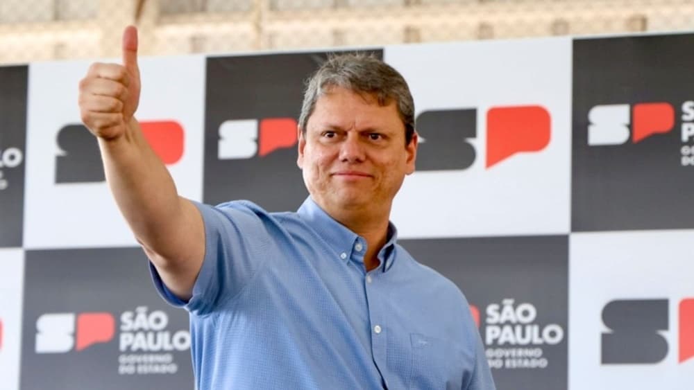Tarcísio de Freitas reconhece resultado da eleição e defende Flávio Bolsonaro após vitória de Lula